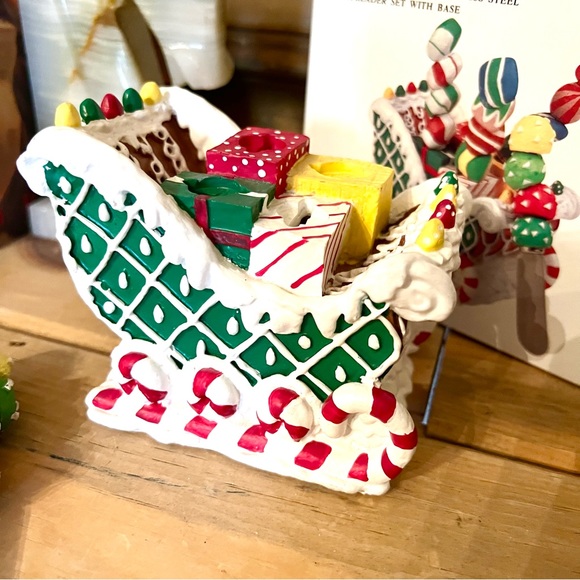 Cardinal Hand Painted Resin Stainless Steel 4pc Spreader Set & Base Christmas 🎄 - Picture 7 of 9